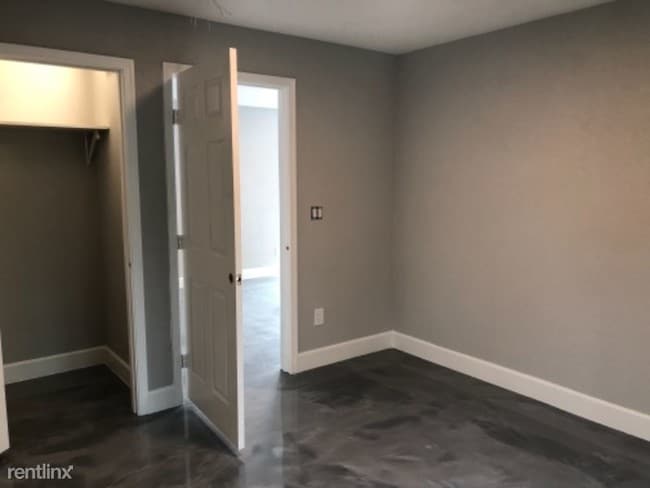Building Photo - 340 W Highland Ave