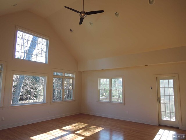 Building Photo - 207 Woodside Ave