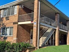 Building Photo - 4629 S Broadway St