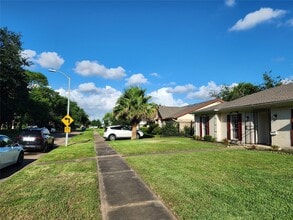 Building Photo - 8531 Hiawatha Dr