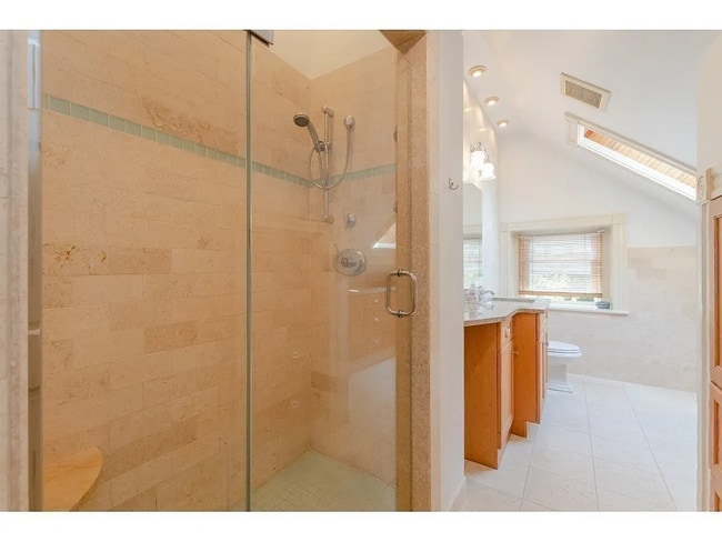 Building Photo - 35 Grandview Ave