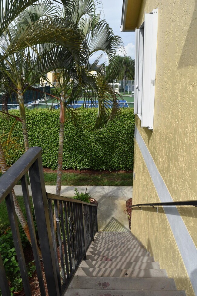 513 Waterside Dr, Hypoluxo, FL 33462 Condo for Rent in Hypoluxo, FL