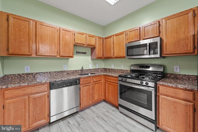 Building Photo - 20419 Riverbend Square