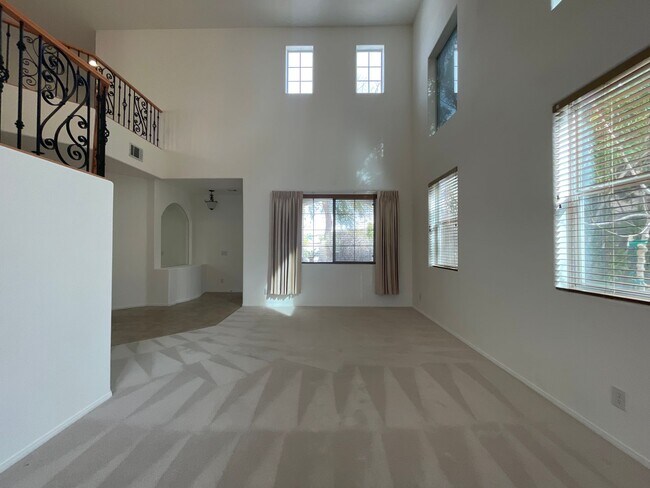 Foto del edificio - BEAUTIFUL HOME IN GATED COMMUNITY WITH POOL!