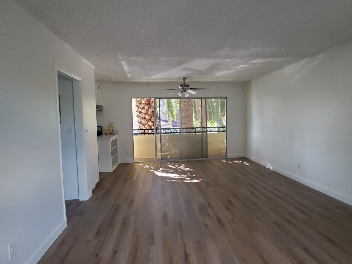 Primary Photo - 10725 Acama St