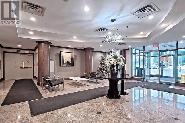 Building Photo - 23 Oneida Crescent