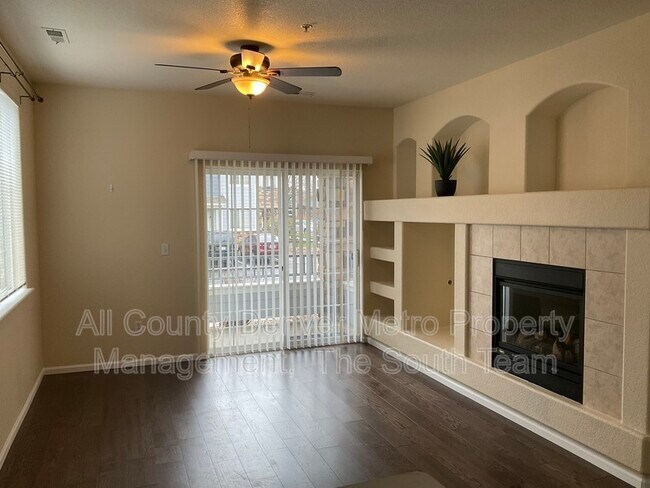 Foto del edificio - 5255 Memphis St