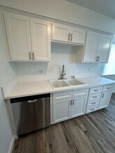 Building Photo - 1069 Cherry Ln