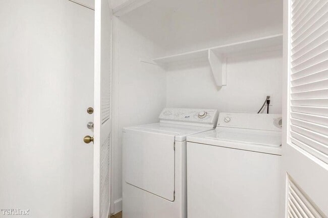 Building Photo - 1 br, 1 bath Condo - 2045 Blackberry Cir