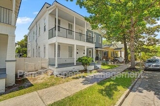 Building Photo - 615 W 39th St