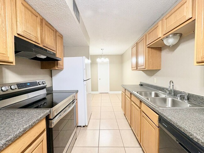 Foto del edificio - 403 Fox Run Ave