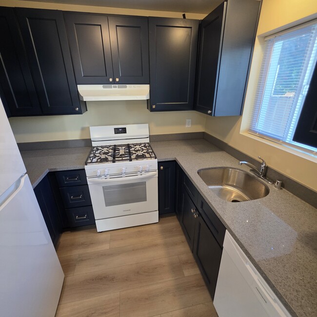 Foto del edificio - 2179 Beebee St