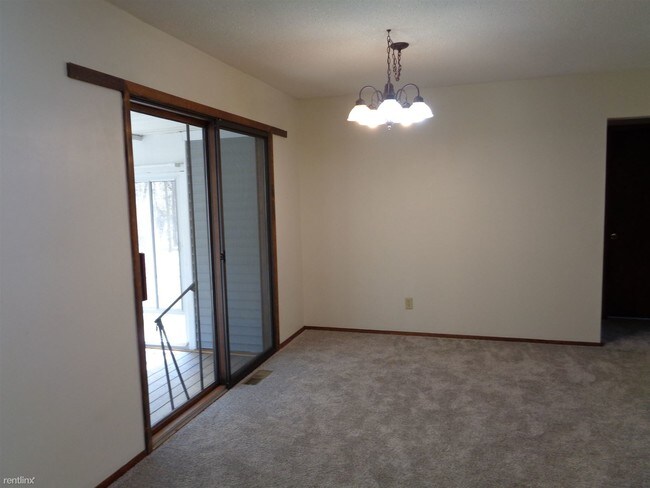 Building Photo - 2 br, 1 bath House - 9311 Almena Dr
