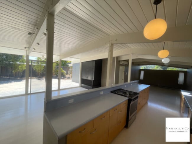 Building Photo - REMODELED EICHLER, 4BR/2BA, HDWD FLRS, SM....