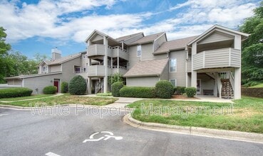 Building Photo - 2555 Stockbridge Dr