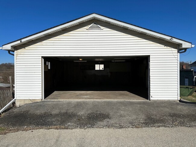 Building Photo - 612 N 3rd St