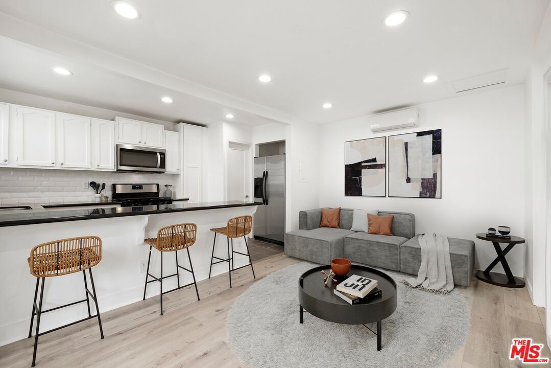 Primary Photo - 927 Euclid St