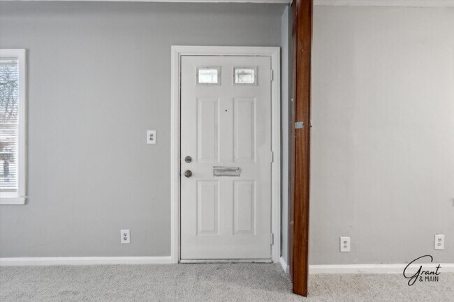 Building Photo - 2 bedroom $1100