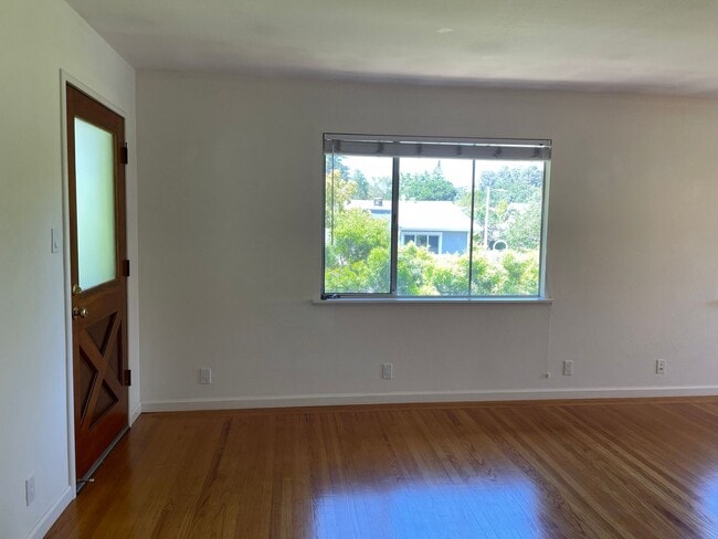 Building Photo - 207 Kent Ave