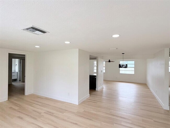 Building Photo - 8512 Longboat Ln