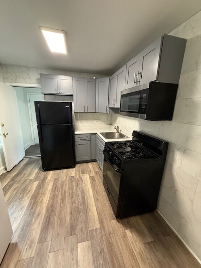 Foto del edificio - Spacious 3-Bedroom Home in North Philadelphia