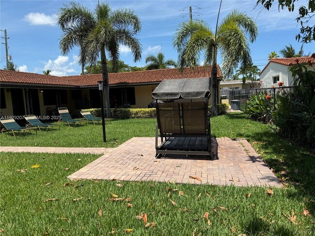 Foto del edificio - 811 NE 10th St