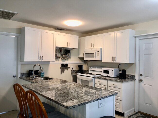 Building Photo - 1351 3rd Ct