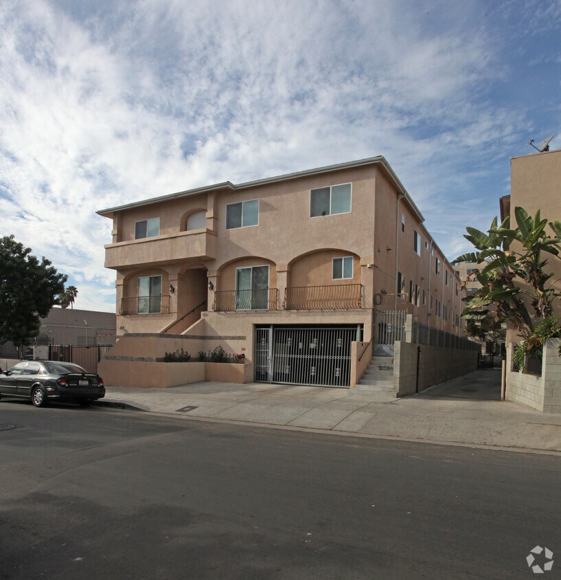 Foto del edificio - 1531 N Serrano Ave