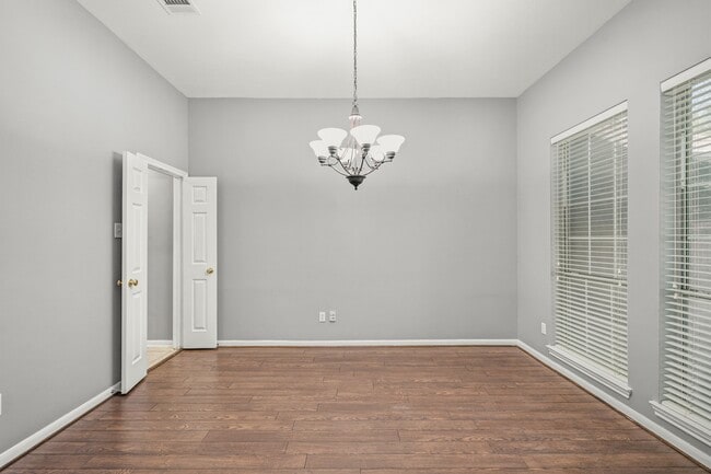 Foto del edificio - 15851 Jamie Lee Dr