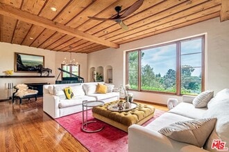 Building Photo - 3351 N Knoll Dr