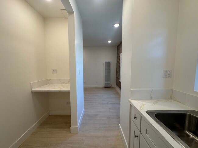 Foto del edificio - 323 W 4th St