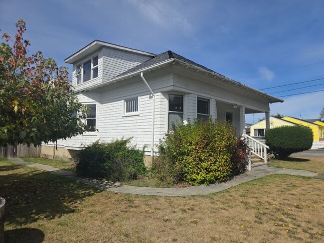 Building Photo - 3504 I St