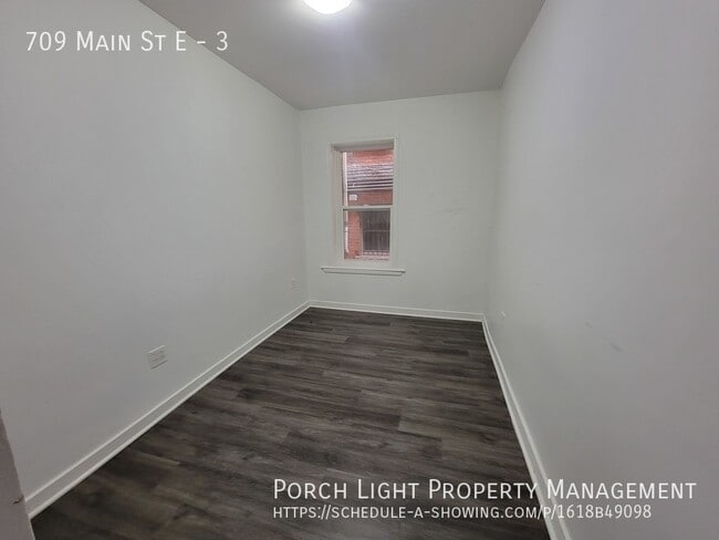 Building Photo - Main Floor, no stairs, private laundry and...