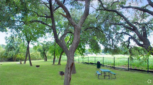 Building Photo - Hilltop Oaks