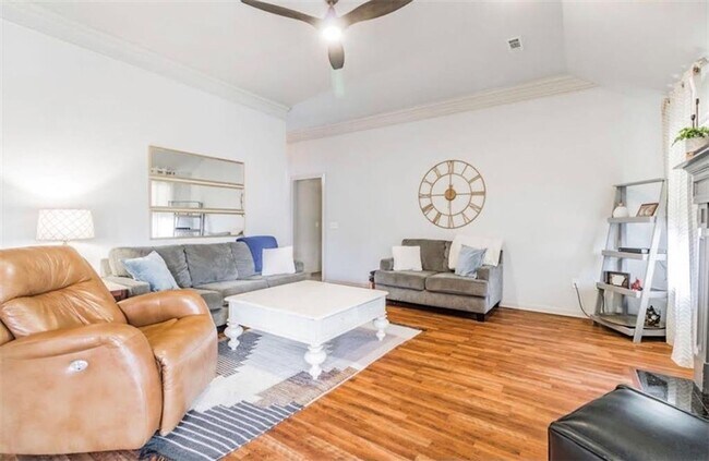 Foto del edificio - 3 bedroom 2 bath home in FAY, extra cared for, 2carG, fenced yard