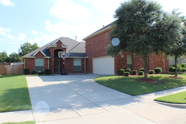 Front - 1614 Westfield way