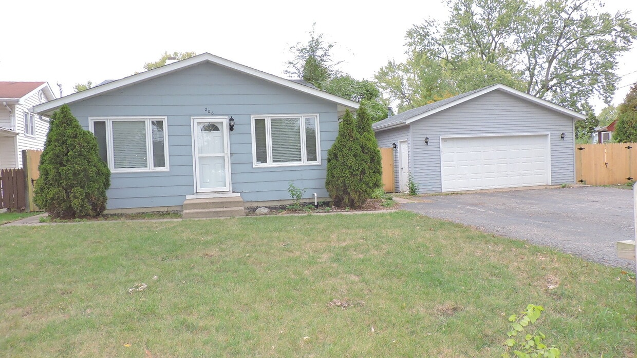 Primary Photo - 208 Juniper Terrace