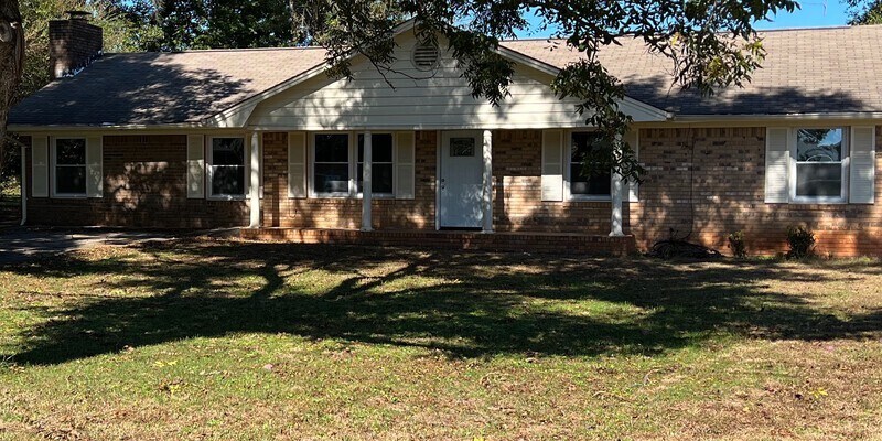 Foto principal - 3751 Robinson Dr.
