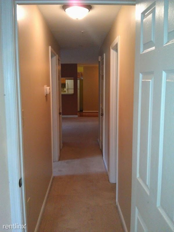 Building Photo - 9700 Lake Point Ct