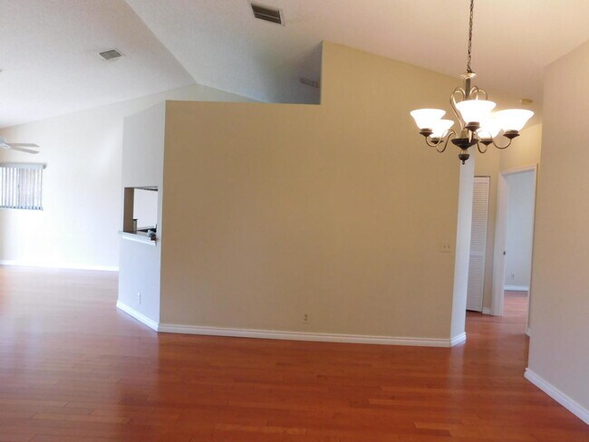 Foto del edificio - 21 Vía De Casas Sur