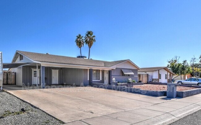 Building Photo - 11823 N 49th Dr