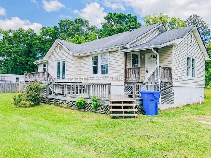 Primary Photo - 3 Bedroom House near Costco!