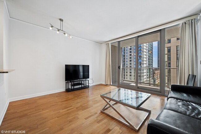 Building Photo - 420 E Waterside Dr