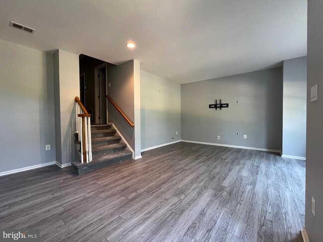 Building Photo - 787 Vestal St