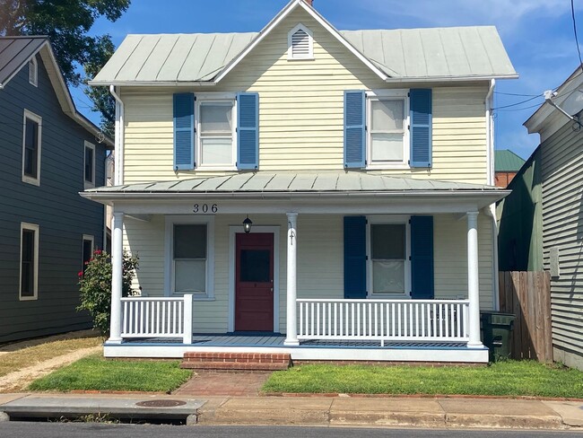 Building Photo - 306 S East St