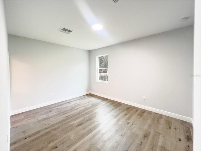 Foto del edificio - 14465 Chamberlain Blvd