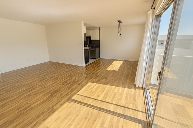Building Photo - 960 Larrabee St