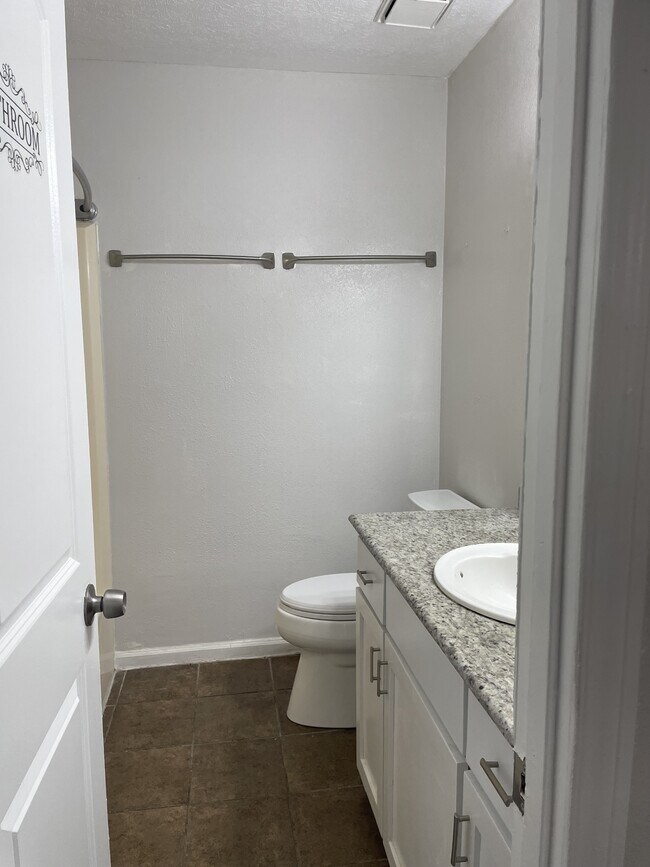 Foto del edificio - 107 Lakeside Cir