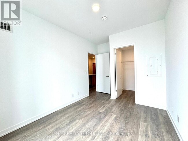 Building Photo - 8 Beverley Glen Blvd