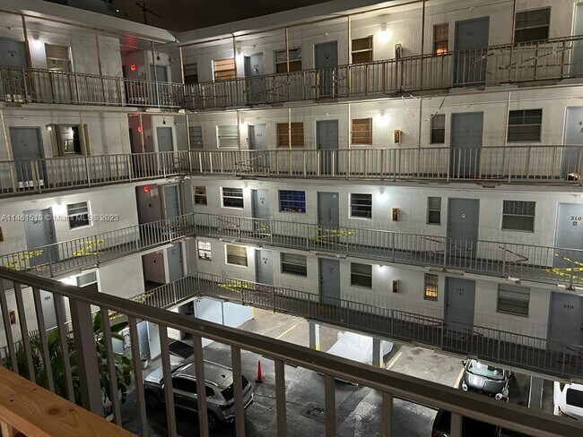Foto del edificio - 221 Meridian Ave